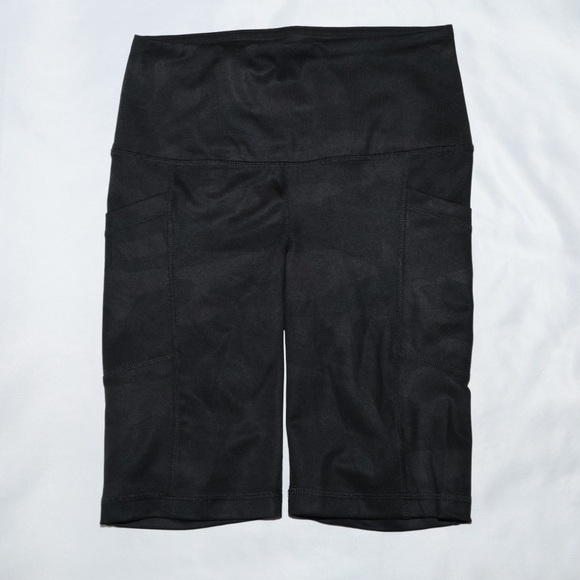 Yogalicious Lux Black Camo Biker Shorts w/Phone Pockets NWOT Size XS - Picture 4 of 8